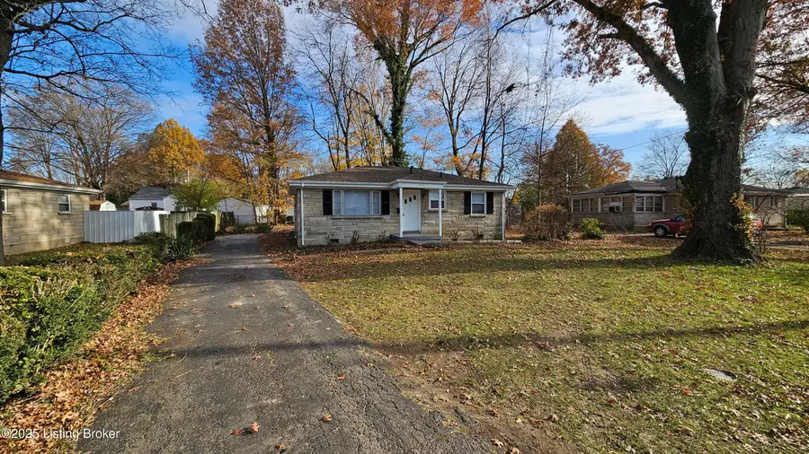 4929 Hyde Park Dr, Louisville, KY 40216 - Image #3