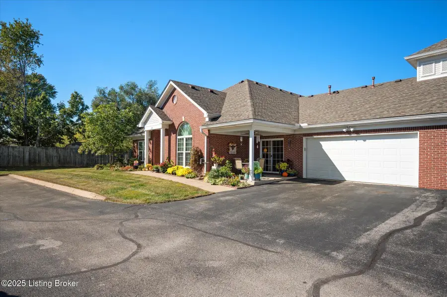 6501 Park Gate Ct, Louisville, KY 40229 - Image #2