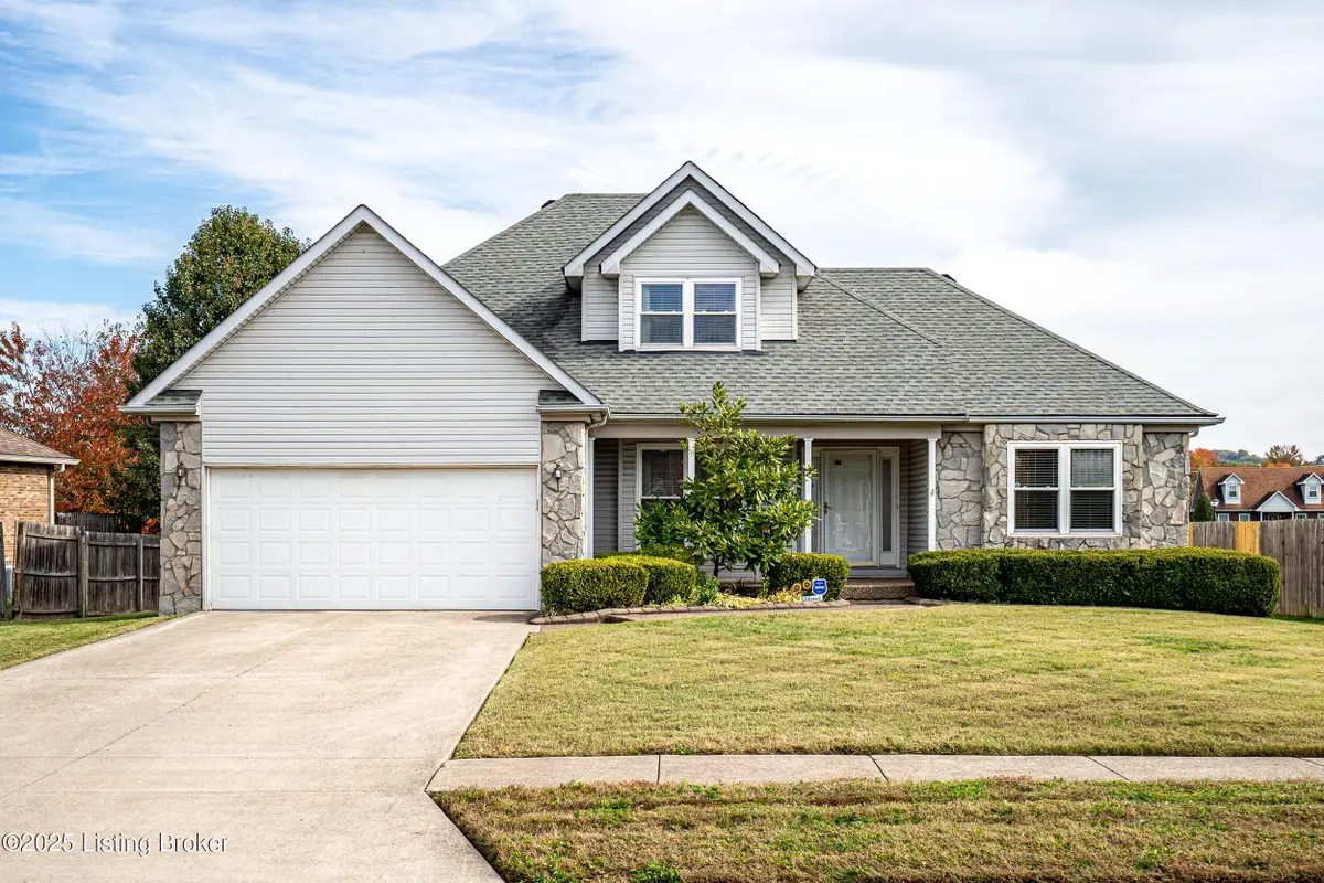 5130 Hunters Point Cir, Louisville, KY 40216 - Image #1