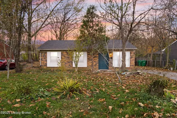 9818 Titan Dr, Louisville, KY 40229