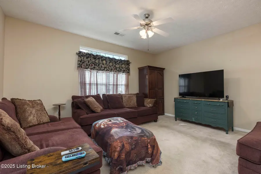 8405 Moss Garden Dr, Louisville, KY 40219 - Image #3