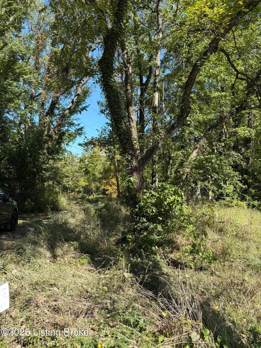 3407 Ripple Creek Dr, Louisville, KY 40229 - Image #2