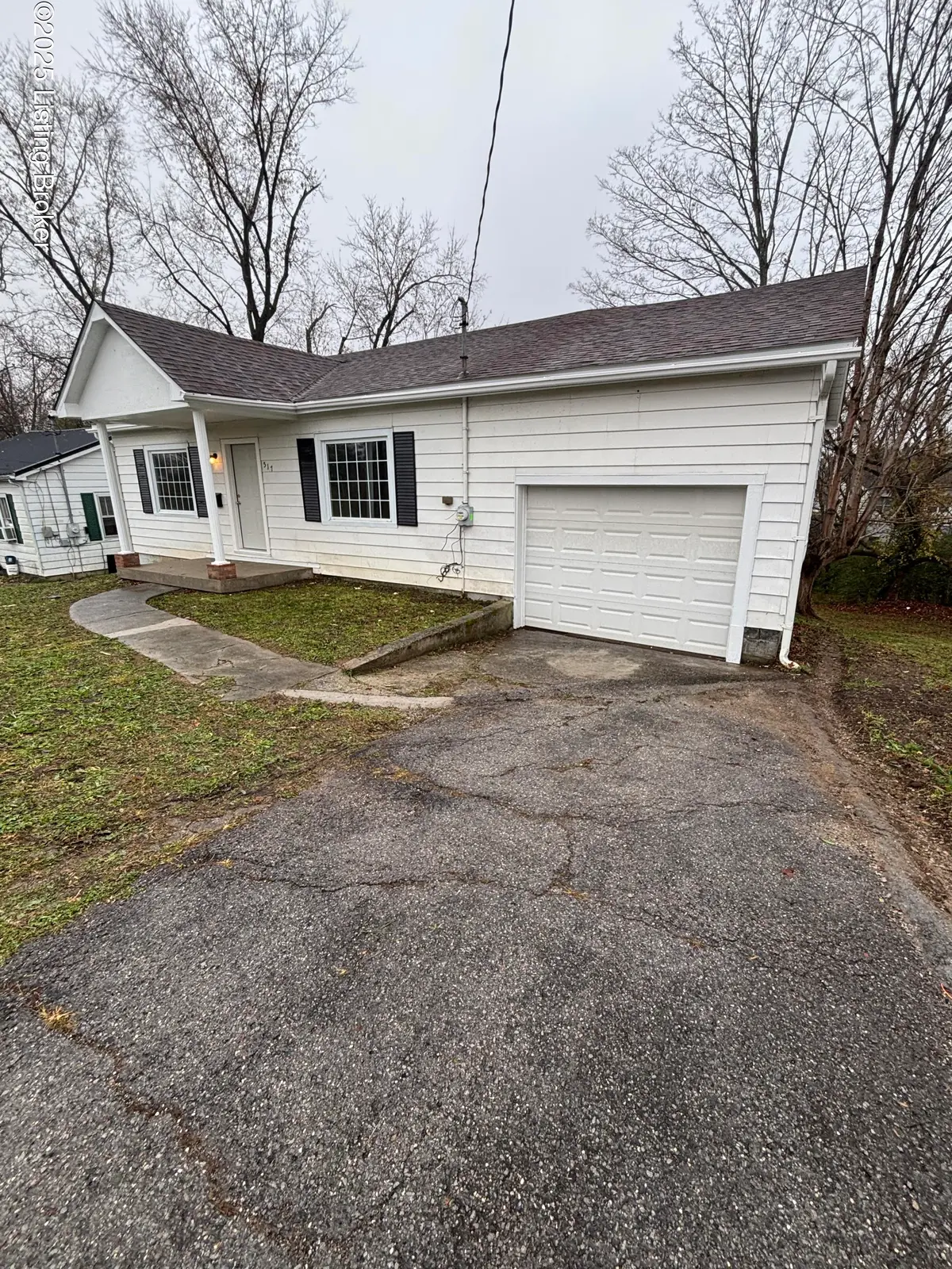 517 E Hodgenville Ave, Greensburg, KY 42743 - Image #1