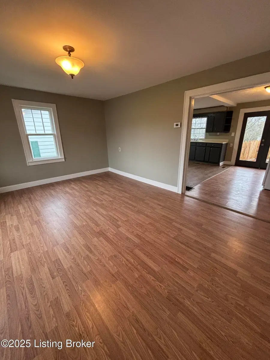 517 E Hodgenville Ave, Greensburg, KY 42743 - Image #3