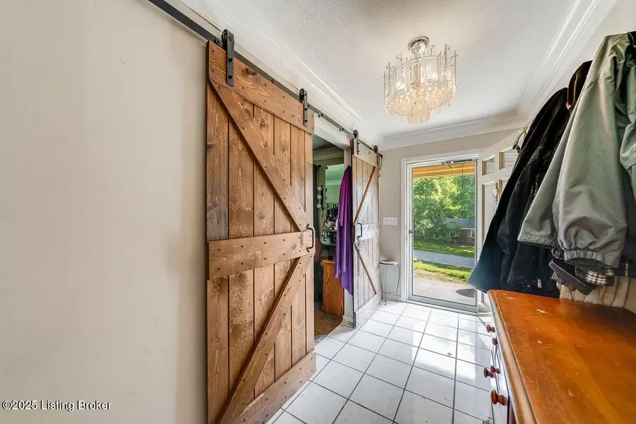 9206 Lakeridge Dr, Louisville, KY 40272 - Image #2