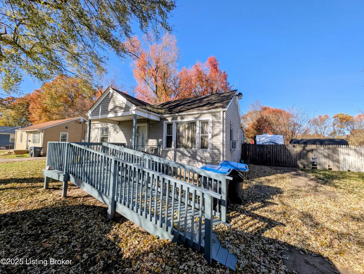 2413 Donna Rd, Louisville, KY 40216 - Image #1