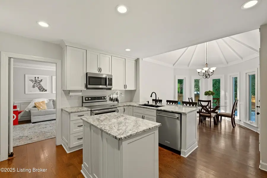 214 Hidden Oak Pl, Louisville, KY 40222 - Image #2