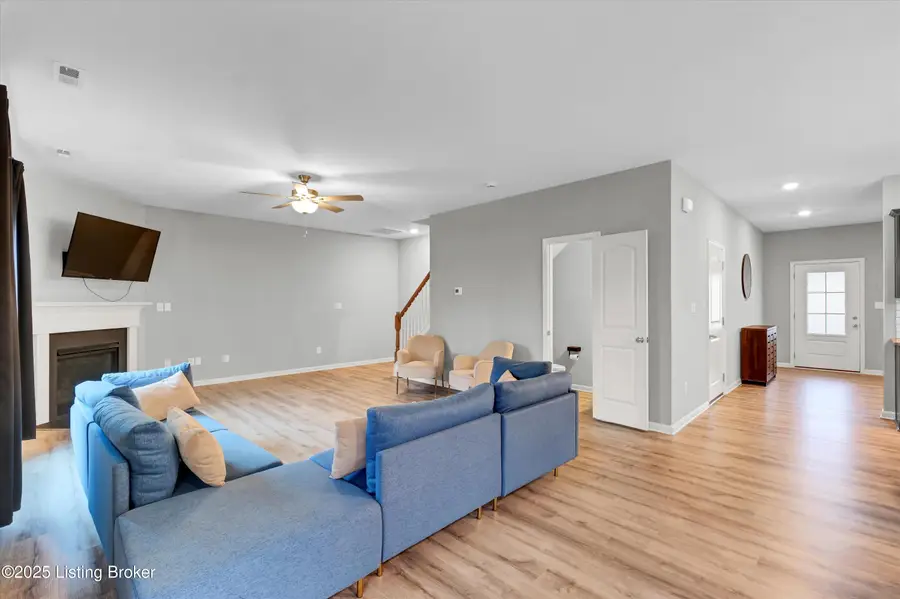 8426 Gateway Run Rd, Louisville, KY 40229 - Image #3