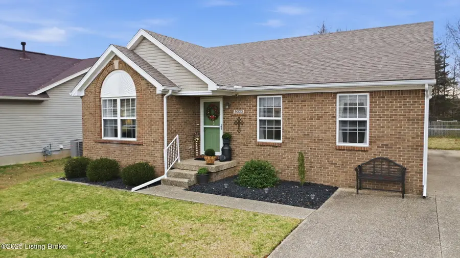 9323 Longhorn Ct, Fairdale, KY 40118 - Image #2