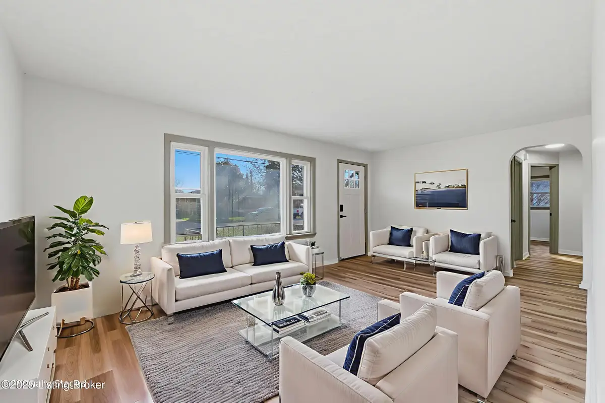 2223 Thistledawn Dr, Louisville, KY 40216 - Image #1