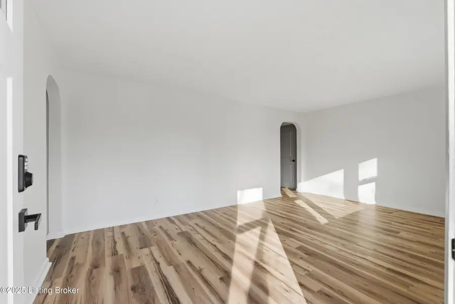 2223 Thistledawn Dr, Louisville, KY 40216 - Image #3