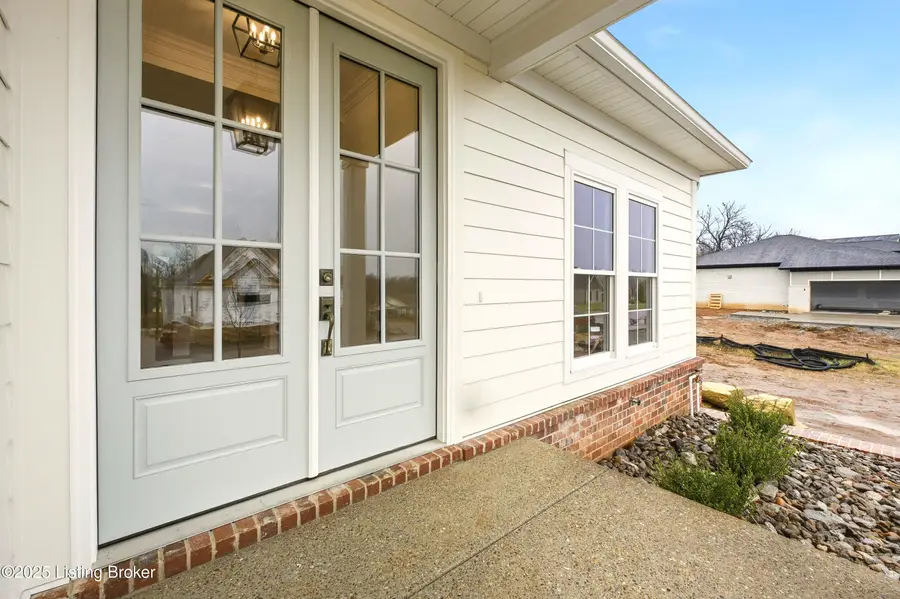 4011 Thomas Farm Dr, Louisville, KY 40299 - Image #2