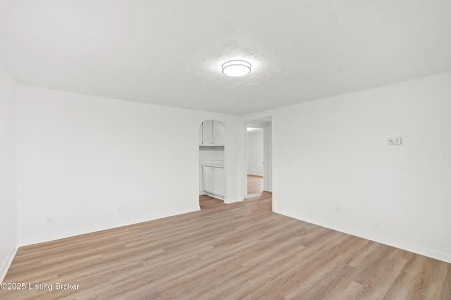 3704 Susan Ln, Louisville, KY 40229 - Image #3