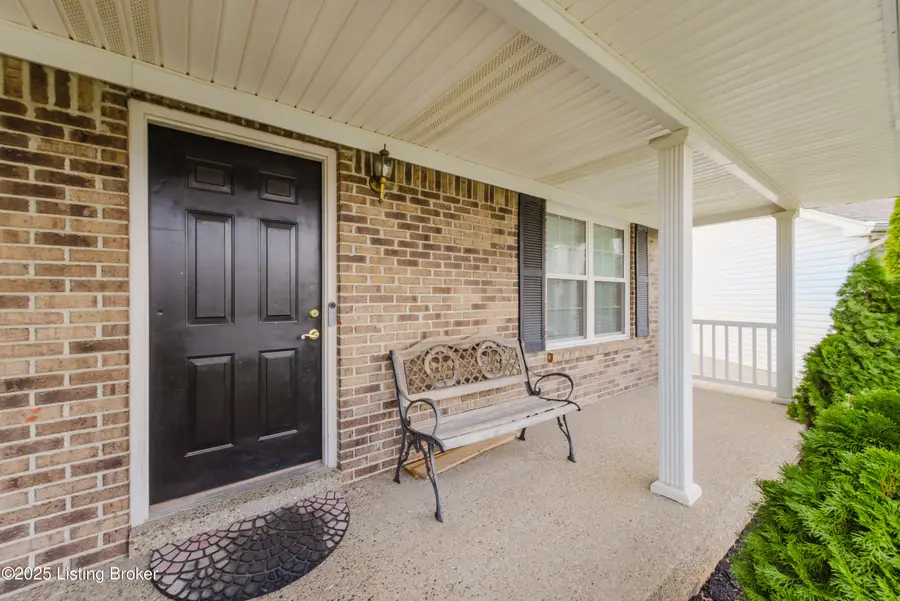 4400 Bays End Ct, Louisville, KY 40245 - Image #2