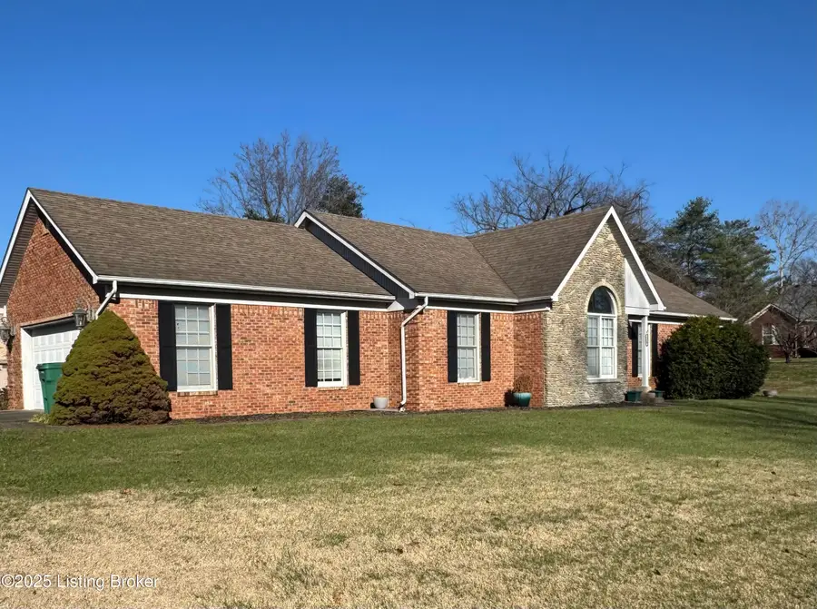 110 Chimney Rock Dr, Shepherdsville, KY 40165 - Image #3
