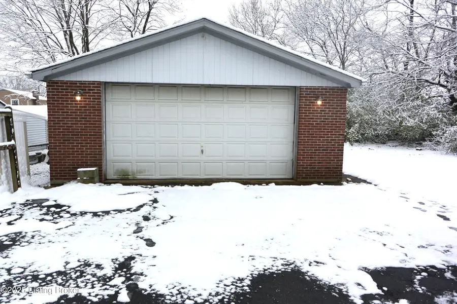 8502 Glaser Ln, Louisville, KY 40291 - Image #2