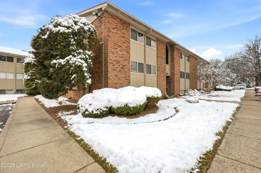 5 Lakeshore Dr, Clarksville, IN 47129 - Image #2