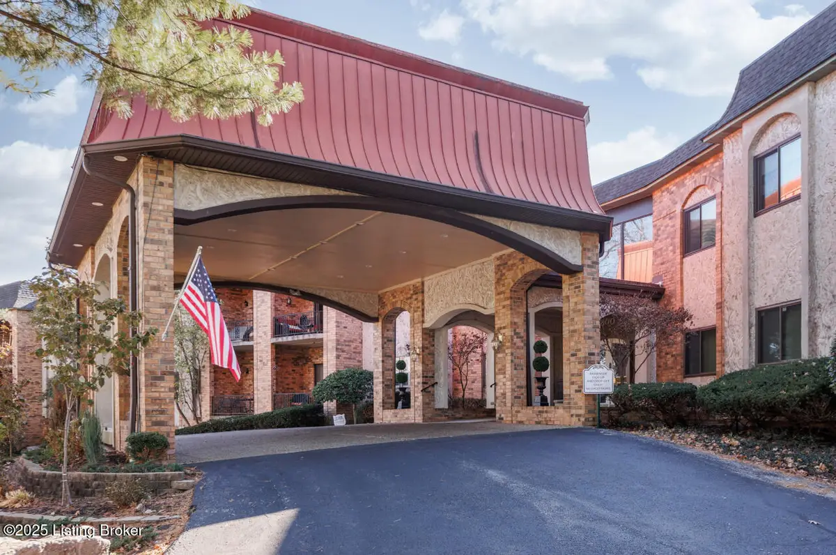 5800 Coach Gate Wynde #319 C, Louisville, KY 40207 - Image #1