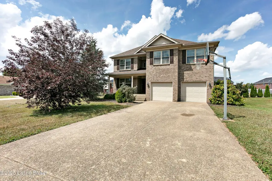 371 Persimmon Dr, Mount Washington, KY 40047 - Image #2