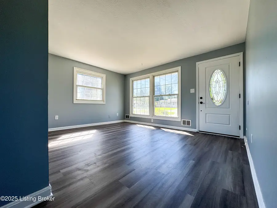 2413 Paddock Ln, Louisville, KY 40216 - Image #3