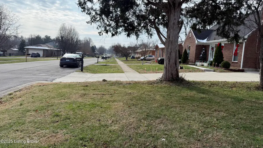 8606 Loch Lea Ln, Jeffersontown, KY 40299 - Image #3