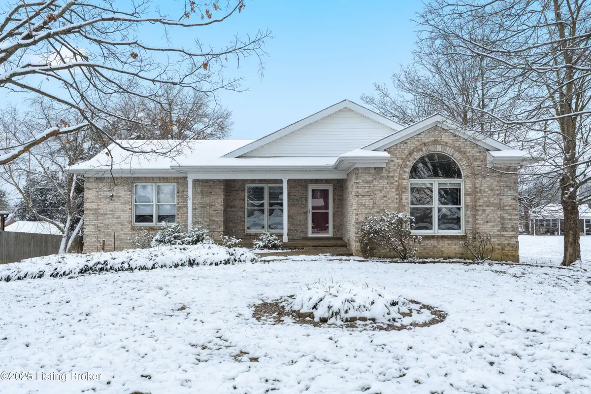 529 Honeysuckle Rd, Shelbyville, KY 40065 - Image #1