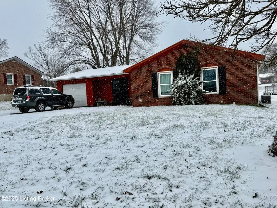 1047 Red Bird Ct, Shelbyville, KY 40065 - Image #2