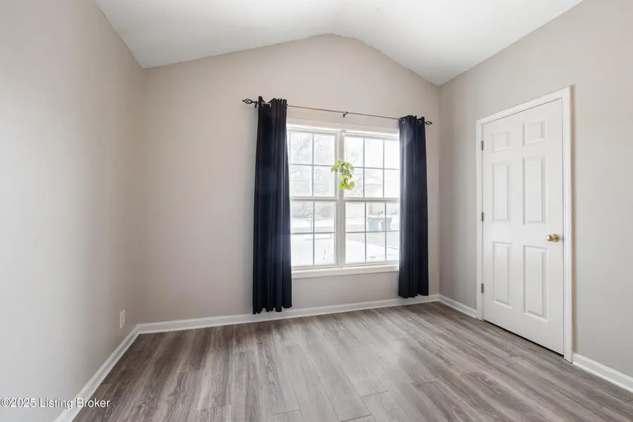 12615 Chesapeake Bay Dr, Louisville, KY 40245 - Image #3