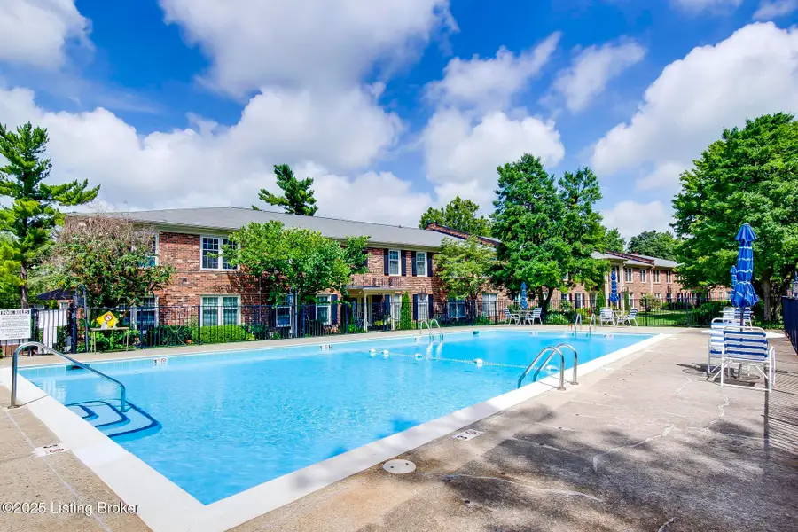 262 Salisbury Square #APT 102, Louisville, KY 40207 - Image #2