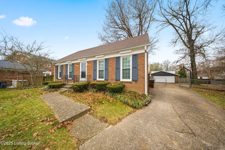6802 Chepstow Ct, Louisville, KY 40207 - Image #2