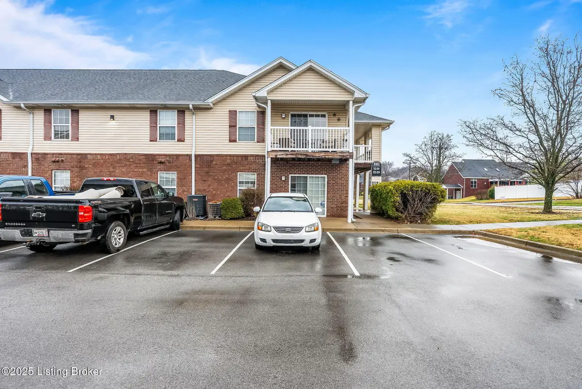 9303 Stonestreet Rd #UNIT 214, Louisville, KY 40272 - Image #1