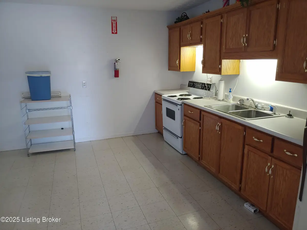 102 Castle Ridge Dr, Edmonton, KY 42129 - Image #1