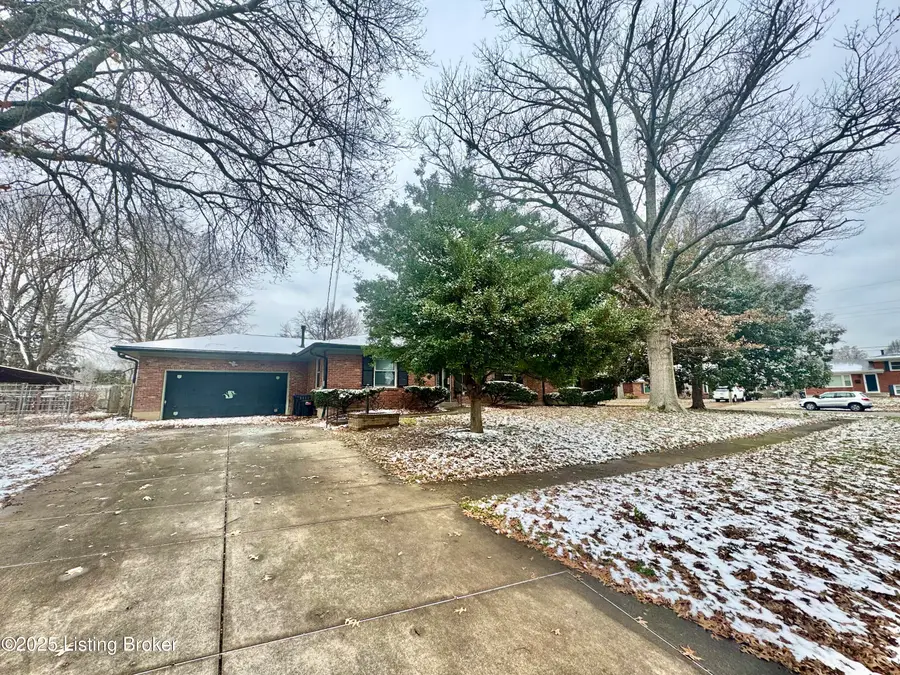4000 White Plains Ct, Louisville, KY 40218 - Image #3