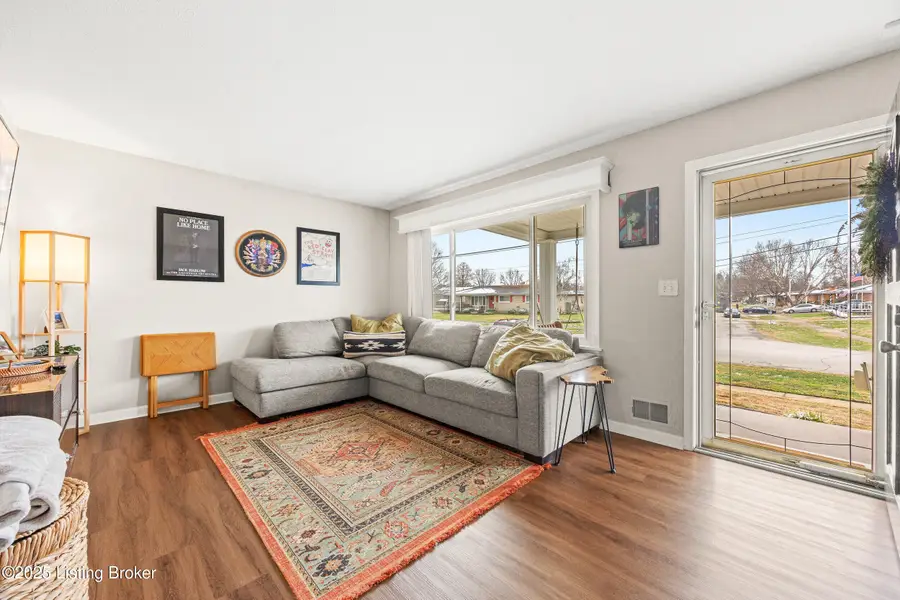 2421 Mcgee Dr, Louisville, KY 40216 - Image #2