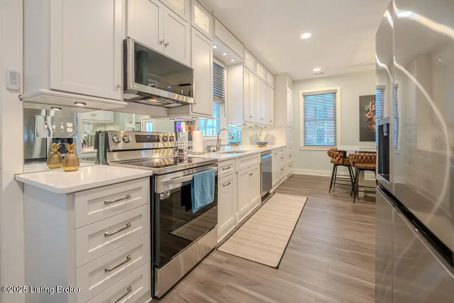 109 S Walnut St, La Grange, KY 40031 - Image #2