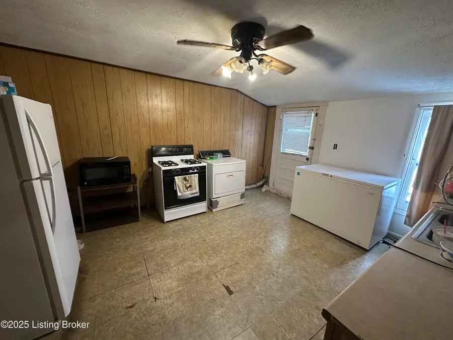 1027 Lampton St, Louisville, KY 40204 - Image #2