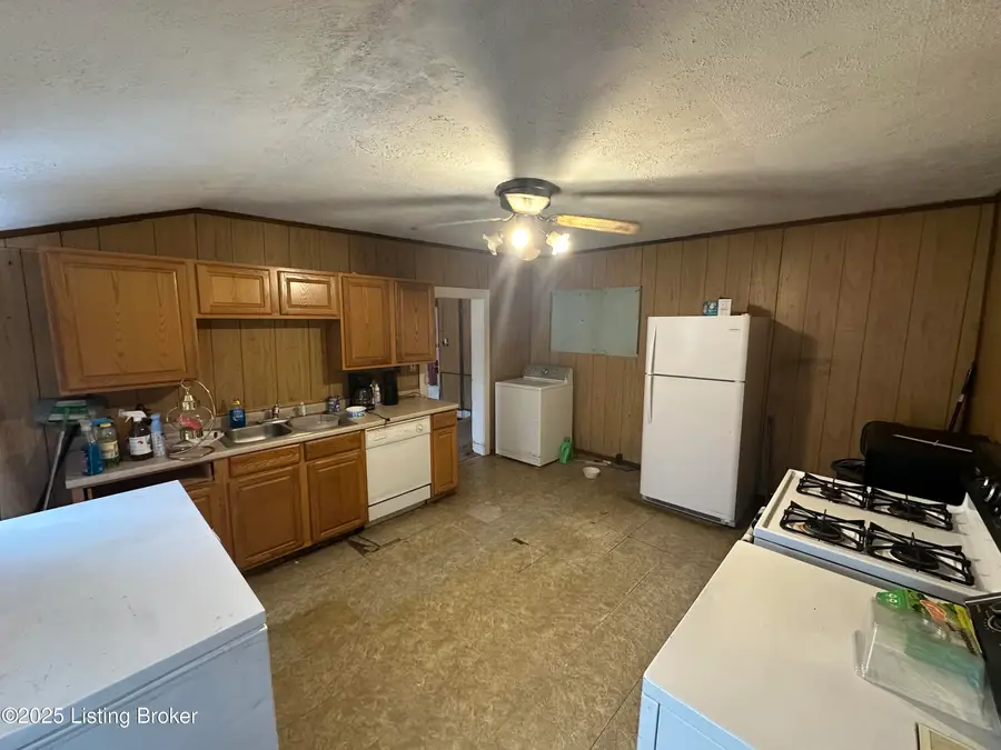 1027 Lampton St, Louisville, KY 40204 - Image #3