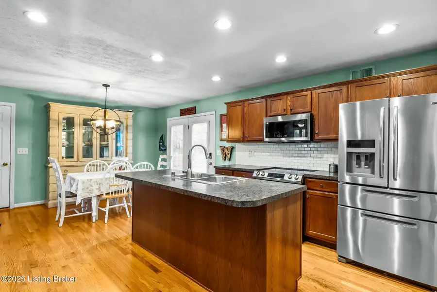 9800 Valley Farms Blvd, Louisville, KY 40272 - Image #3