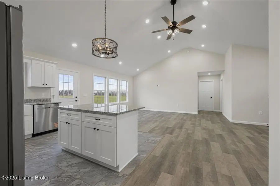 360 Blane Dr, Clarkson, KY 42726 - Image #3