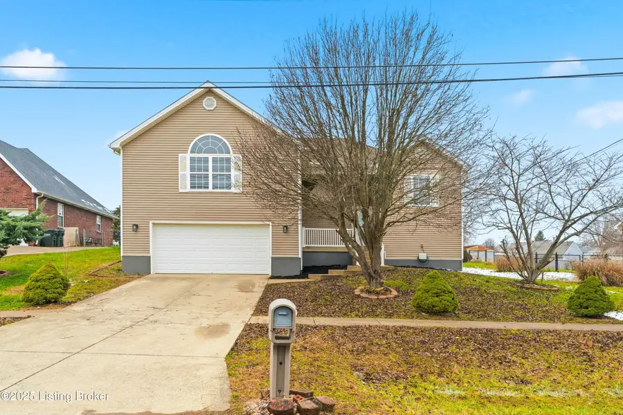 219 Meadowlake Dr, Radcliff, KY 40160 - Image #2