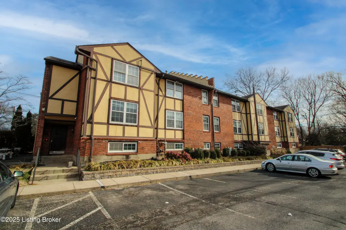 2300 Dundee Rd #APT 2, Louisville, KY 40205 - #1