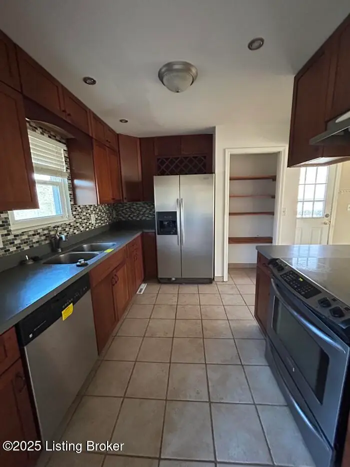 531 Rose Creek Dr, Radcliff, KY 40160 - #3