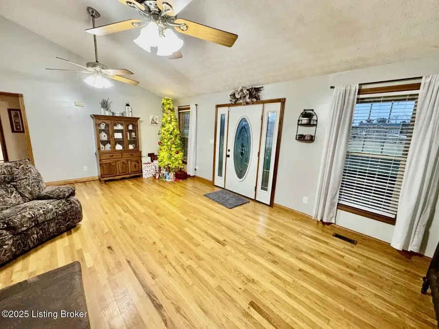 851 Mcafee Ln, Salvisa, KY 40372 - Image #2