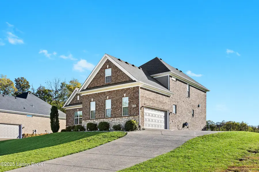 17121 Shakes Creek Dr, Fisherville, KY 40023 - Image #2