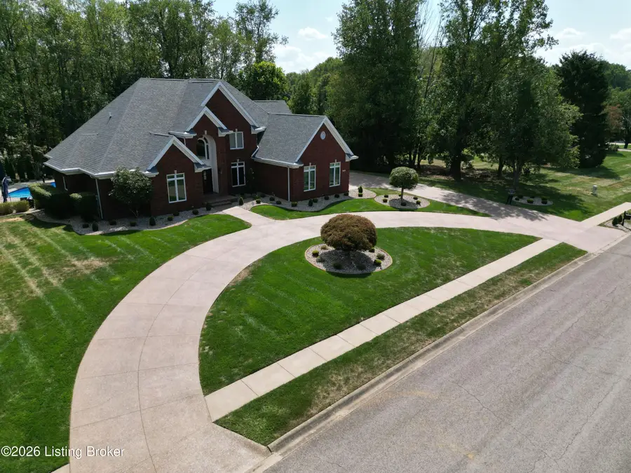 701 Foxfire Rd, Elizabethtown, KY 42701 - Image #2