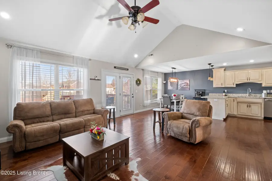 188 Meadowcrest Dr, Mount Washington, KY 40047 - Image #2