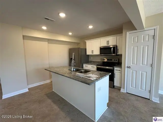 214 Dixon Cir, Vine Grove, KY 40175 - Image #3