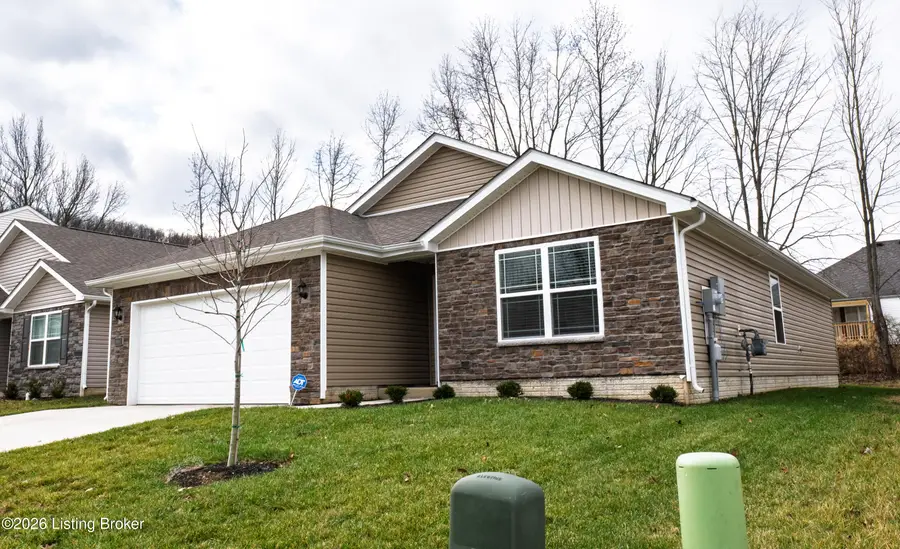 9000 Auburn Woods Rd, Louisville, KY 40214 - Image #2