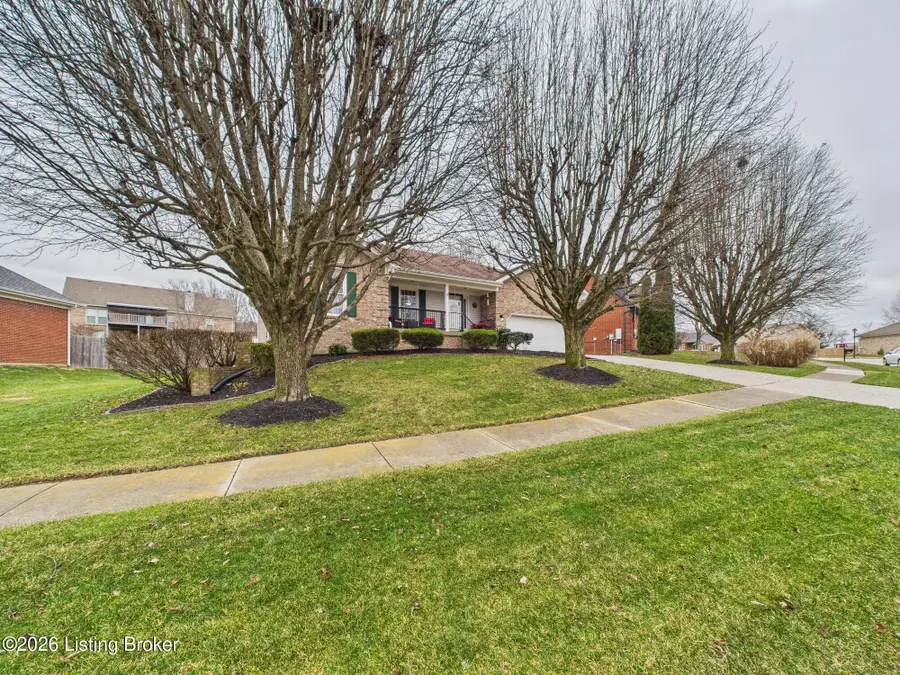 9502 Farmstead Ln, Louisville, KY 40291 - Image #2