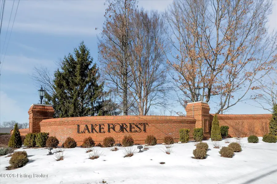 514 Woodlake Dr, Louisville, KY 40245 - #2